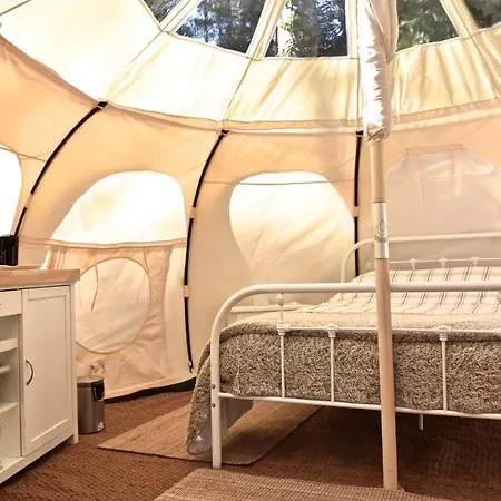 Glamping At La Source * Saint-Pierre-d'Argençon